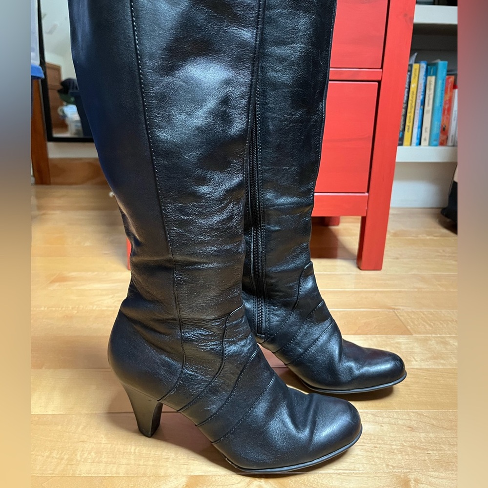 Born leather boots